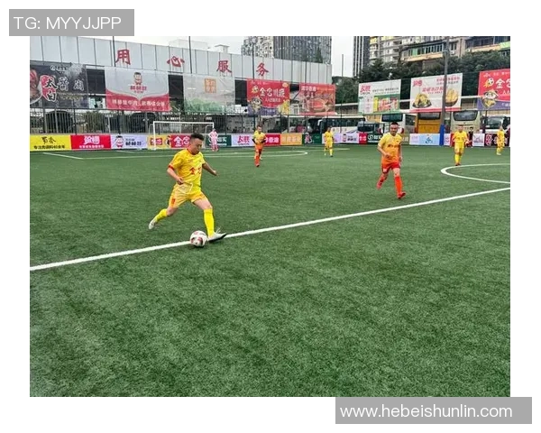 足球打方块的魅力与技巧探讨如何在绿茵场上展现个人风采与团队协作